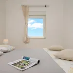 Tina شقة روغوزنيكا